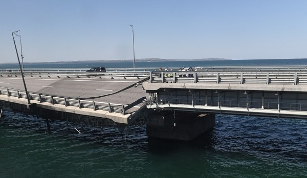 Полноценное автомобильное движение по Крымскому мосту запустят только в ноябре
