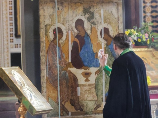 Cпециалист по древнерусскому искусству оценил передачу «Троицы» РПЦ: «Обречена на умирание»