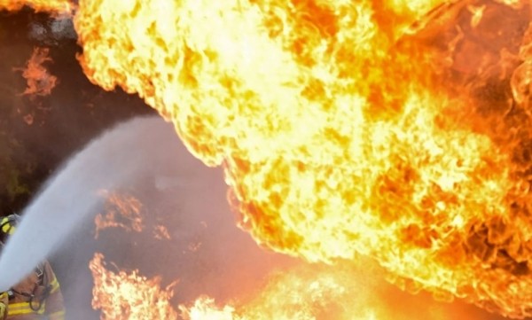 Нефтебаза загорелась в Ровенской области Украины