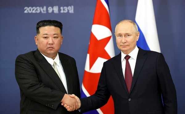 Салат с уткой и пельмени с крабом: стало известно, чем Владимир Путин угощал Ким Чен Ына