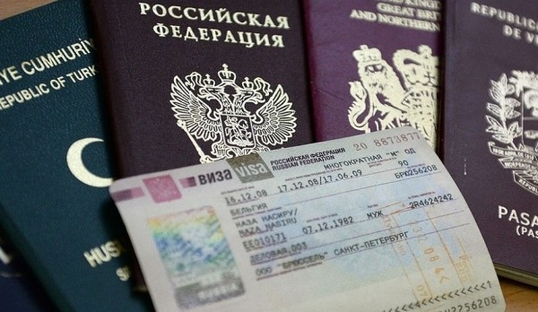 Русскоязычные иностранцы жалуются, что на границе у них аннулируют визы РФ