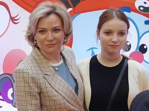 Ольга Любимова показала подросшую дочь: как две капли