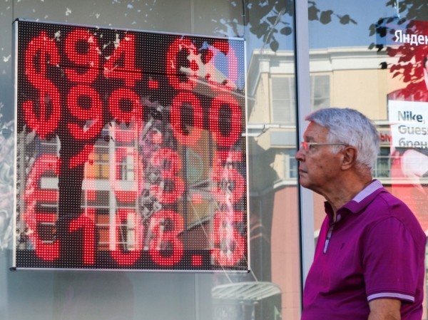 Падение рубля перестало беспокоить российские власти
