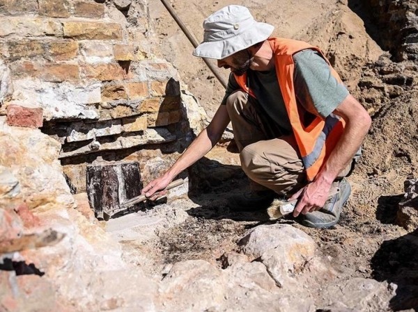 Турецкие археологи обнаружили древний уникальный трезубец